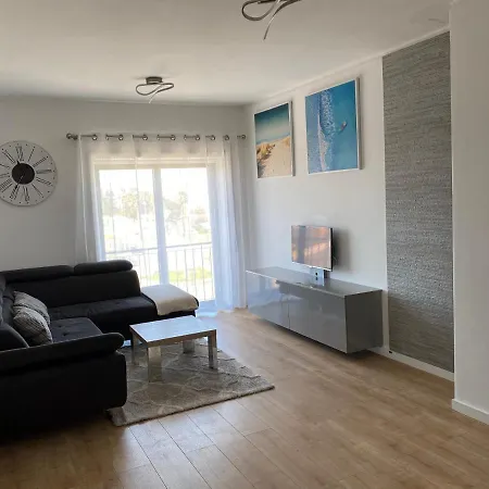 à De 3 Pièces - 72m2 *